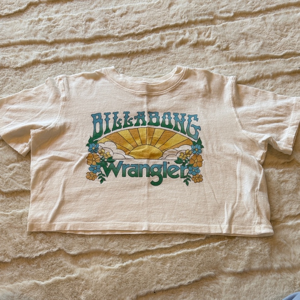 Billabong Wrangler Collab - Cropped Cream Tee with Sun and Floral Graphic